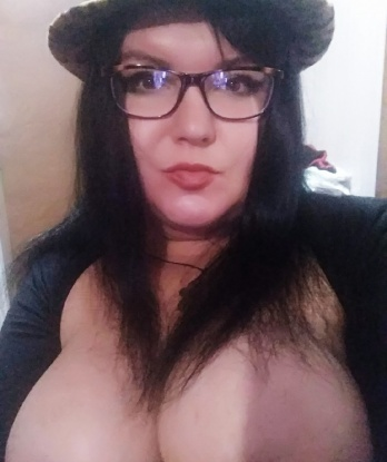 Дерзкая шатенка с горячим темпераментом пригласит в гости щедрого мужчину для жаркой ночи. Я умею удивлять и поражать! 148, 36 лет