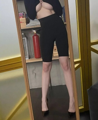 Соблазнительная и страстная леди ждет встречи с тобой для ярких и незабываемых моментов. Позволь себе немного безудержного удовольствия. Звони, не медли! 769, 22 года